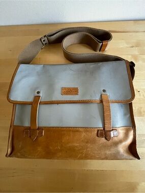 Vtg Cole Haan Distressed Reflective Messenger Bag Silver Leather Laptop Case Y2K